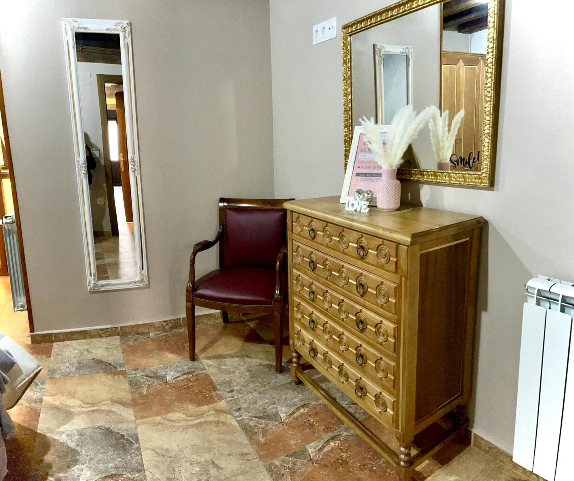 Mikaela Planta Baja-Con Patio Apartment เอลบูร์โก เด ออสมา ภายนอก รูปภาพ